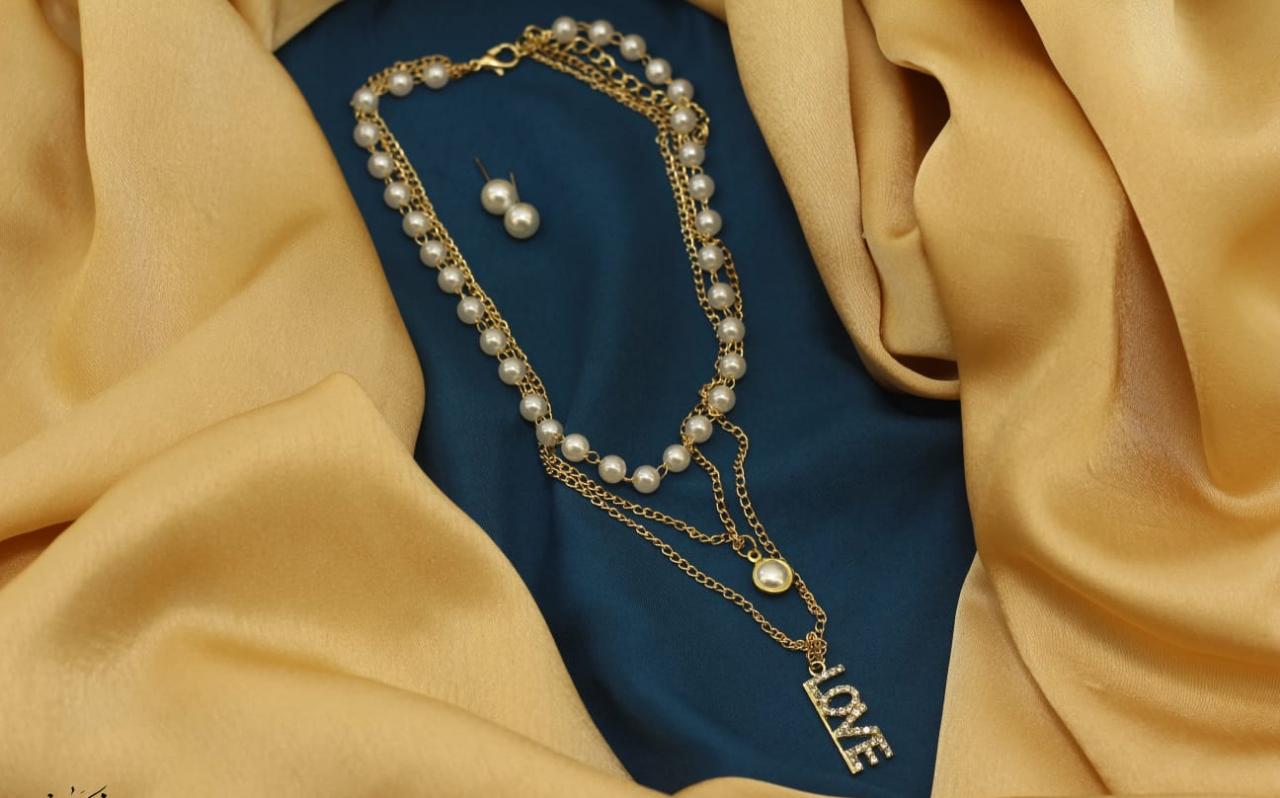 beautiful-triple-chain-mala-with-pearls-studs-112144