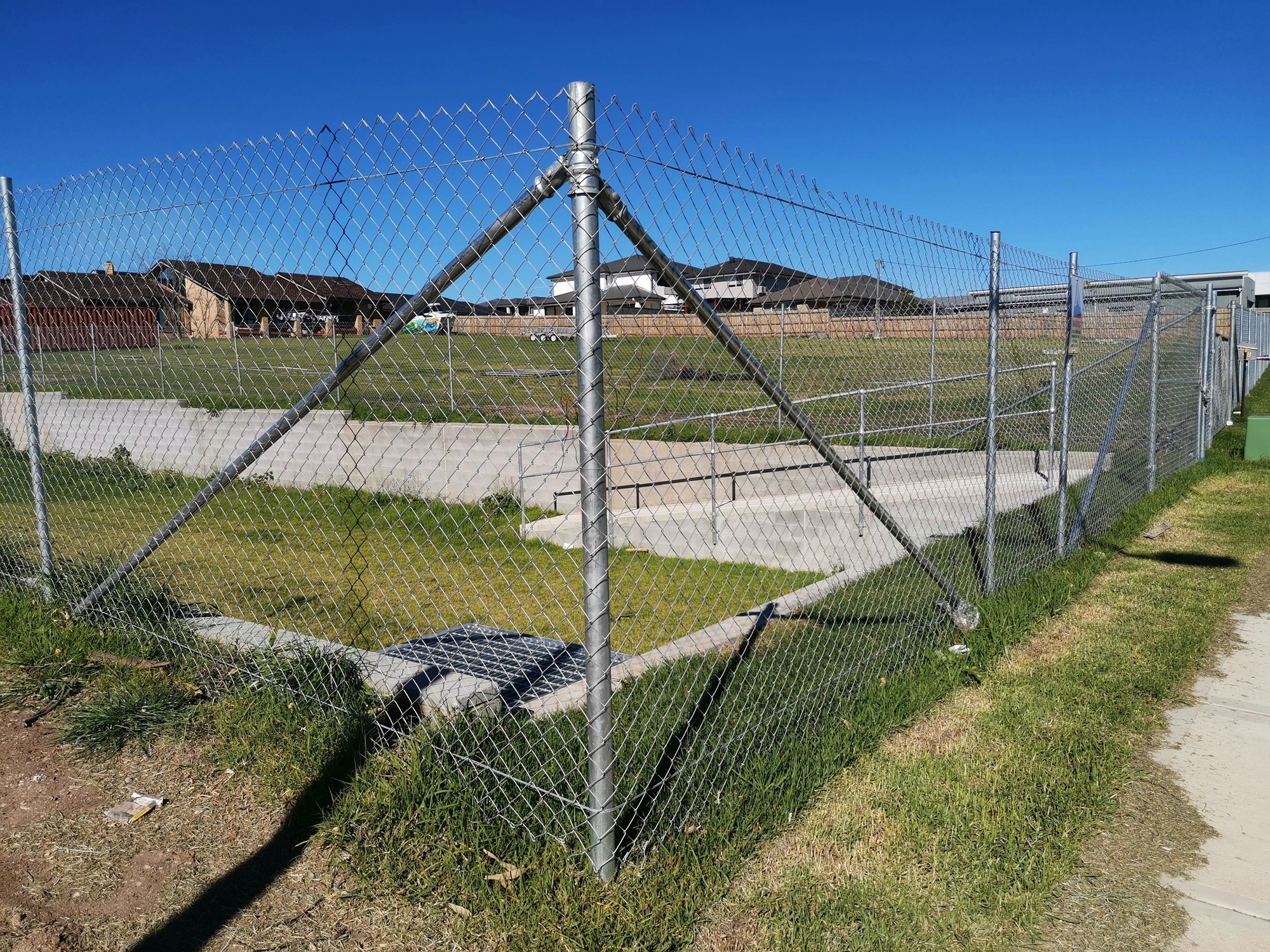 3D fencing; Chain link fence